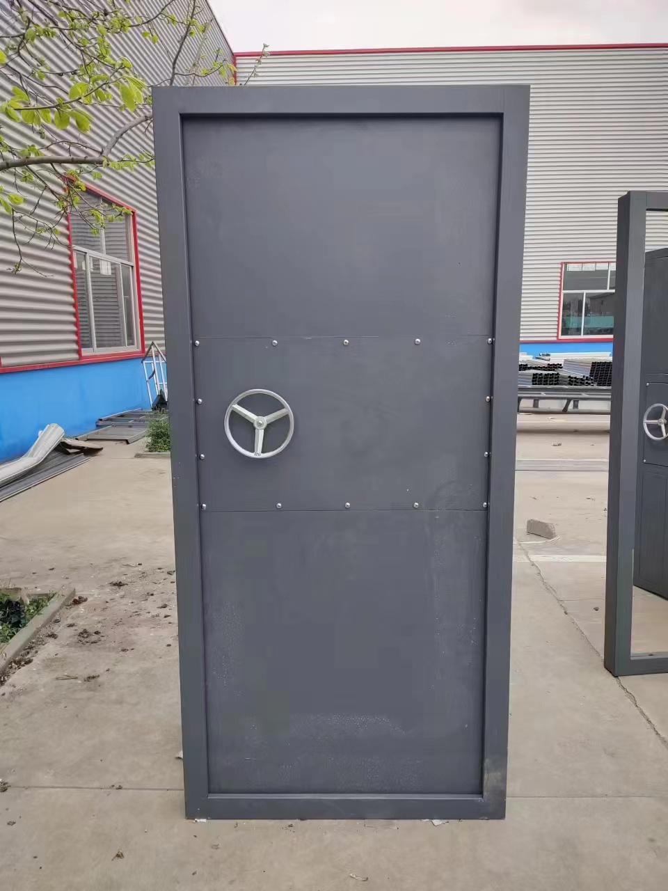 TT